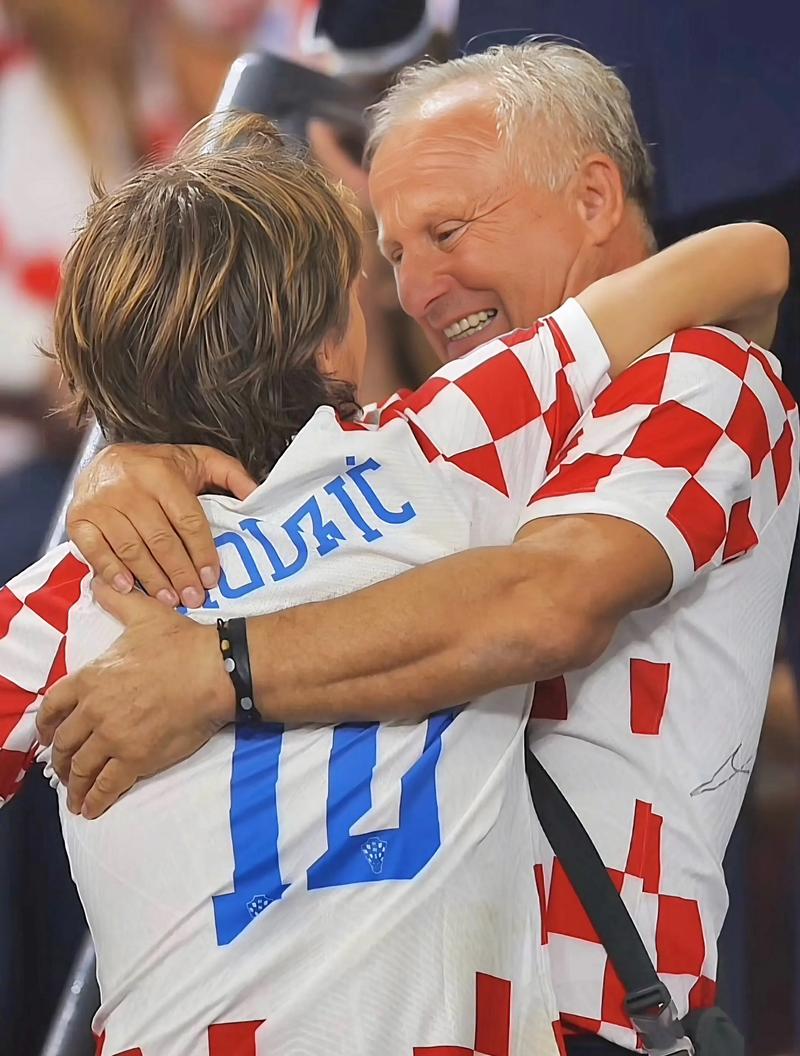 扎金花实战：如何应对那种“永远只打强牌”的枯燥对手？（扎金花对局指南：如何破解只出强牌的保守型对手？）